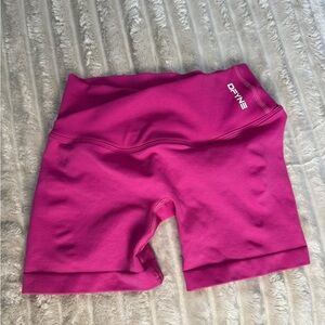 DFYNE vision 4.5” shorts “Hibiscus”